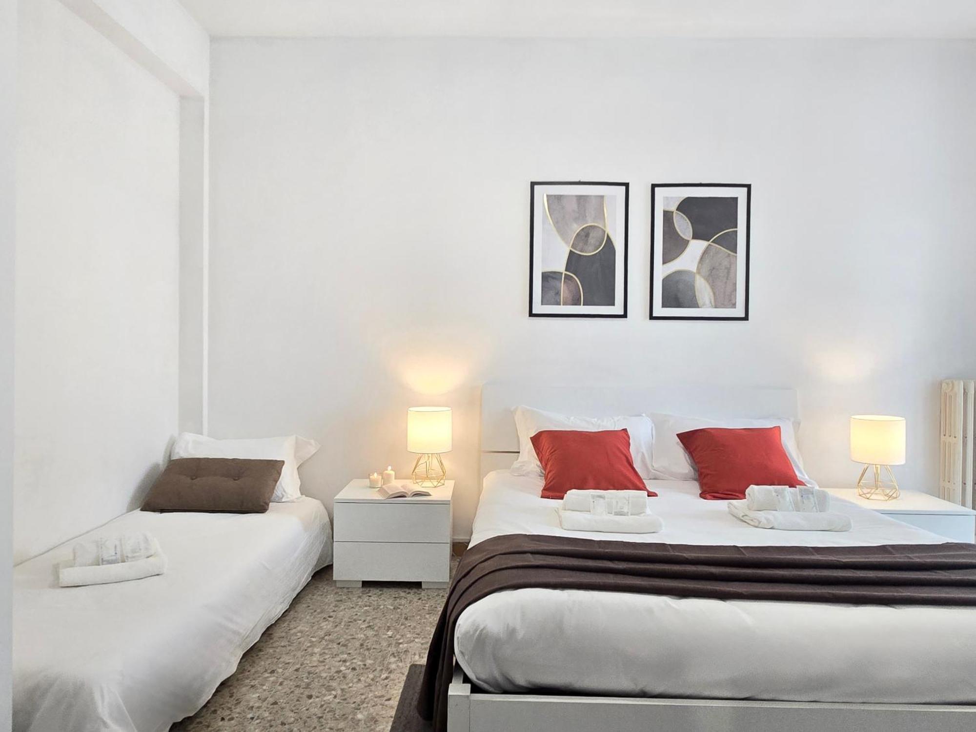 Romeway Apartment - Metro & Parking Exterior foto
